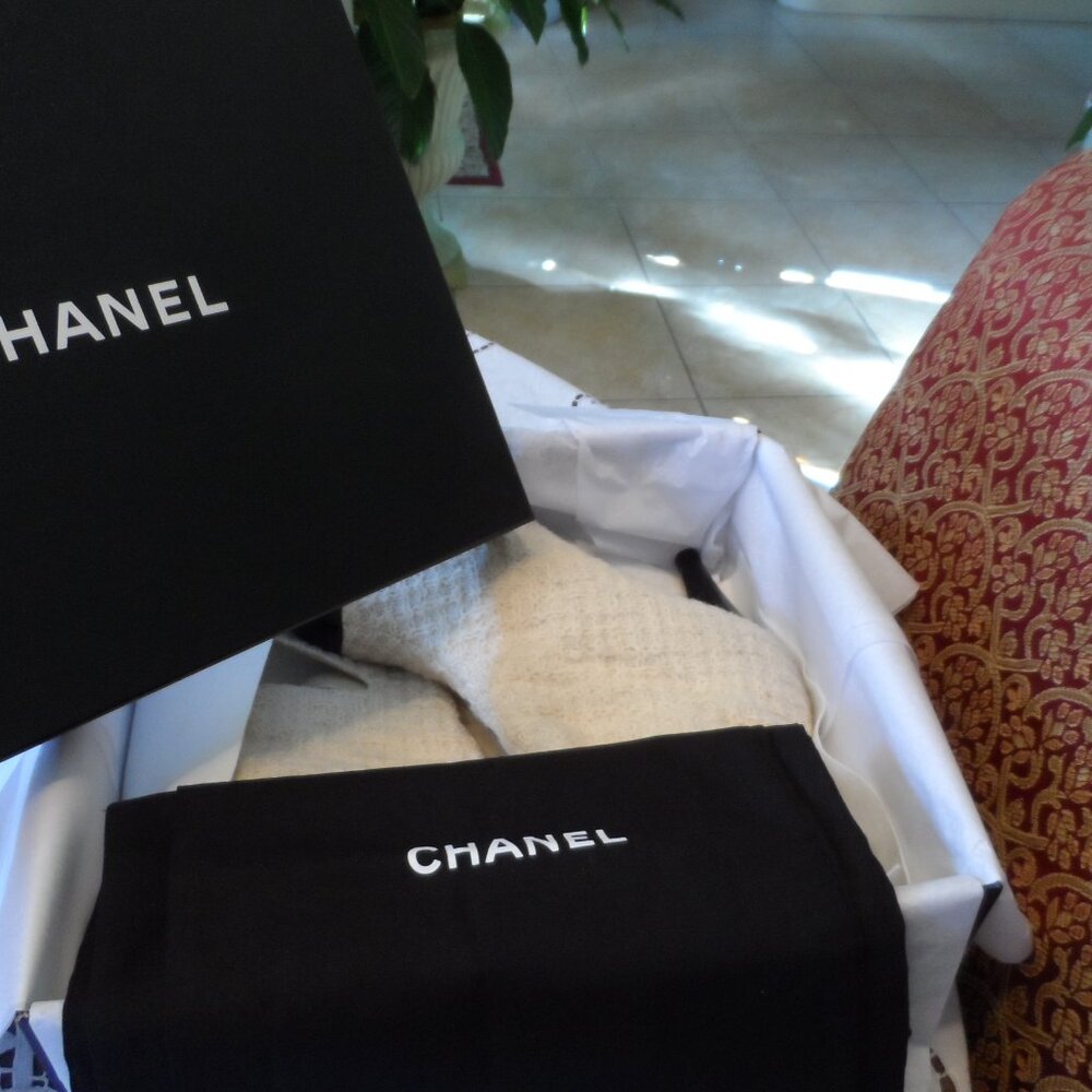 Chanel Ivory/Black Wool Tweed-Patent Leather Ankle Boots w/Buckle-Logo Size 39.5 - Picture 2 of 16